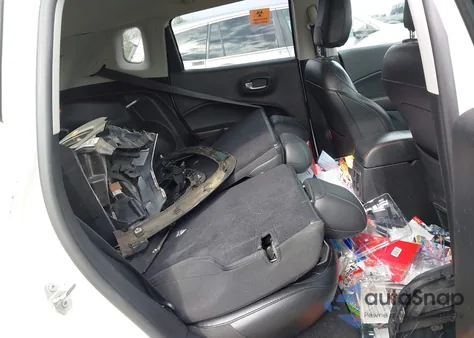 2019 Jeep Compass Trailhawk 4X4 z USA, uszkodzony, nr VIN 3C4NJDDB2KT671066